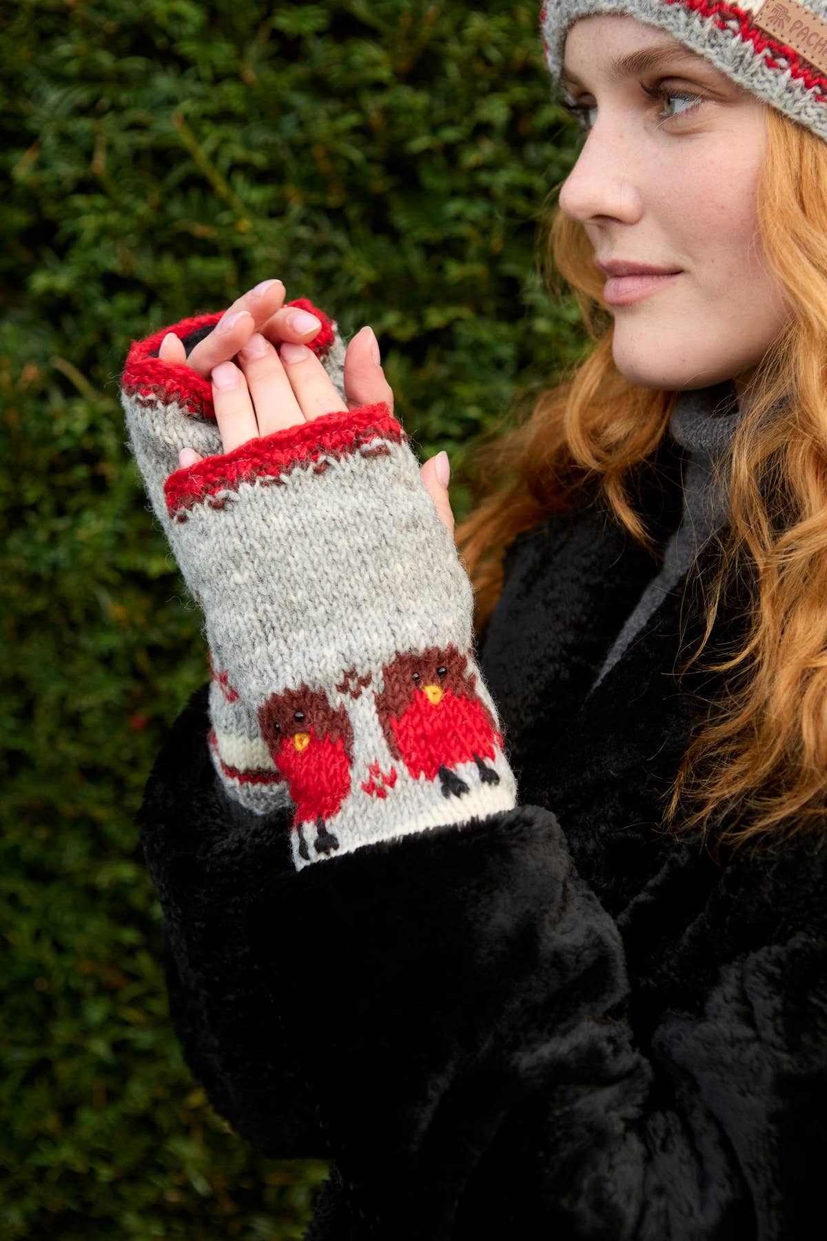 Christmas Robin Knit Fingerless Gloves Festive Red Wool